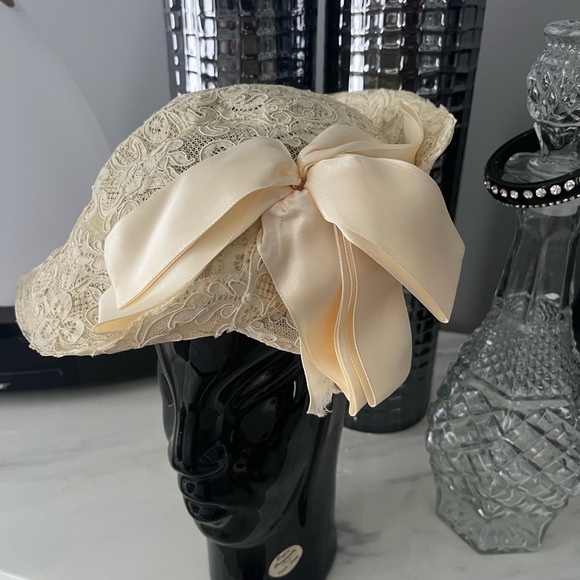Rare museum quality 1930s bridal hat Chantilly lace and ribbons cream - Picture 3 of 15